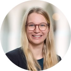 Alexandra Jansky, a white woman with long blong hair and glasses